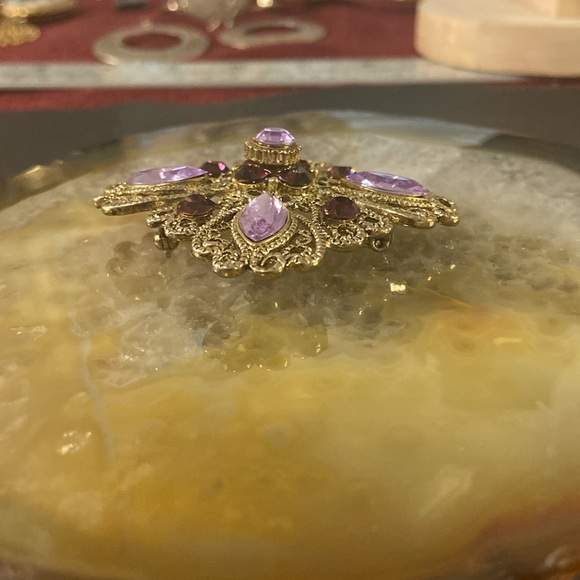 Xxsoldxx Silver tone Filigree brooch with faux purple & burgundy rhinestone - Picture 6 of 9